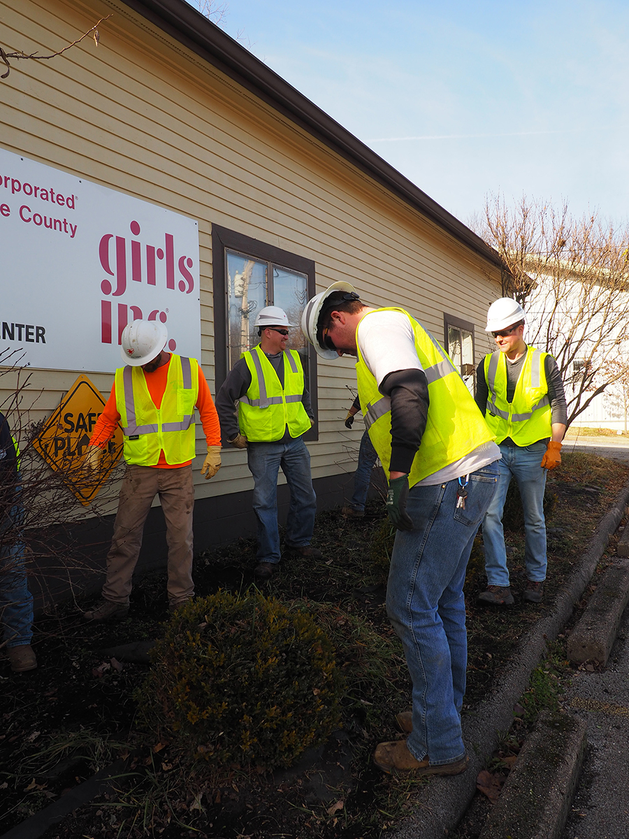 On November 30, a team of 11 Vectren employees took a day to give back to the community through United Way. They traveled to three different locations—two LifeDesigns group homes and Girls Inc.—to fill potholes, clear bush, remove dead trees, work on general landscaping, and repair fences to ensure safe and welcoming environments for people served by these agencies.